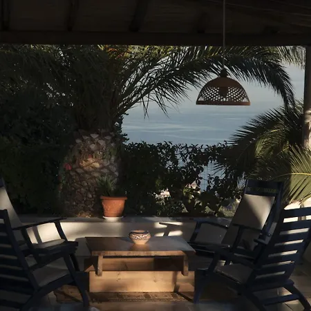 Quattrocchi - Giardino E Terrazzi Con Vista Panoramica Sul Mare, Etna E Vulcano Hébergement de vacances *