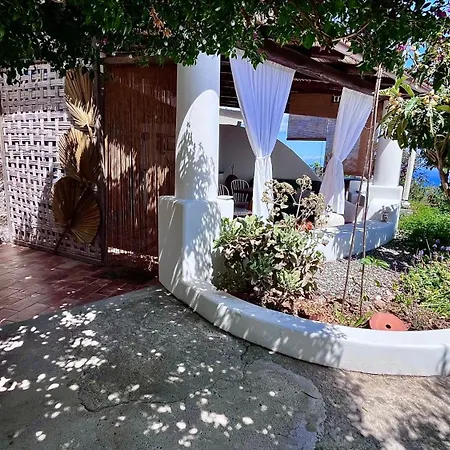 Quattrocchi - Giardino E Terrazzi Con Vista Panoramica Sul Mare, Etna E Vulcano Hébergement de vacances Lipari (Isola Lipari)