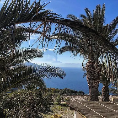 Quattrocchi - Giardino E Terrazzi Con Vista Panoramica Sul Mare, Etna E Vulcano * Lipari (Isola Lipari)