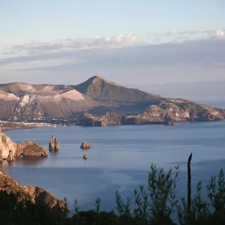 Vakantiehuis Quattrocchi - Giardino E Terrazzi Con Vista Panoramica Sul Mare, Etna E Vulcano Lipari (Isola Lipari)