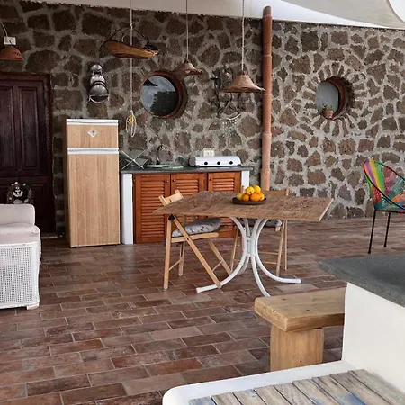 Quattrocchi - Giardino E Terrazzi Con Vista Panoramica Sul Mare, Etna E Vulcano Vakantiehuis *