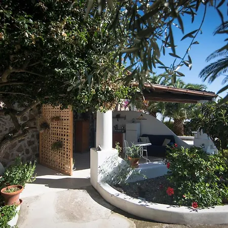Quattrocchi - Giardino E Terrazzi Con Vista Panoramica Sul Mare, Etna E Vulcano Vakantiehuis *